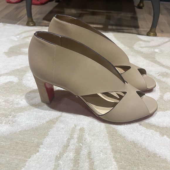Louboutin heels - Picture 1 of 4